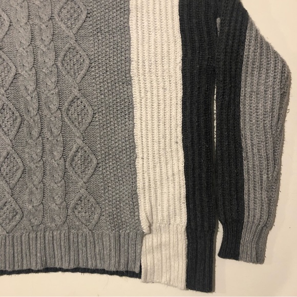 Vince Camuto Pullover Sweater Womens size XS Grey and White - Picture 3 of 10